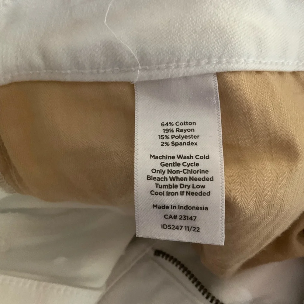 Talbots jegging crop. Size 18W White.